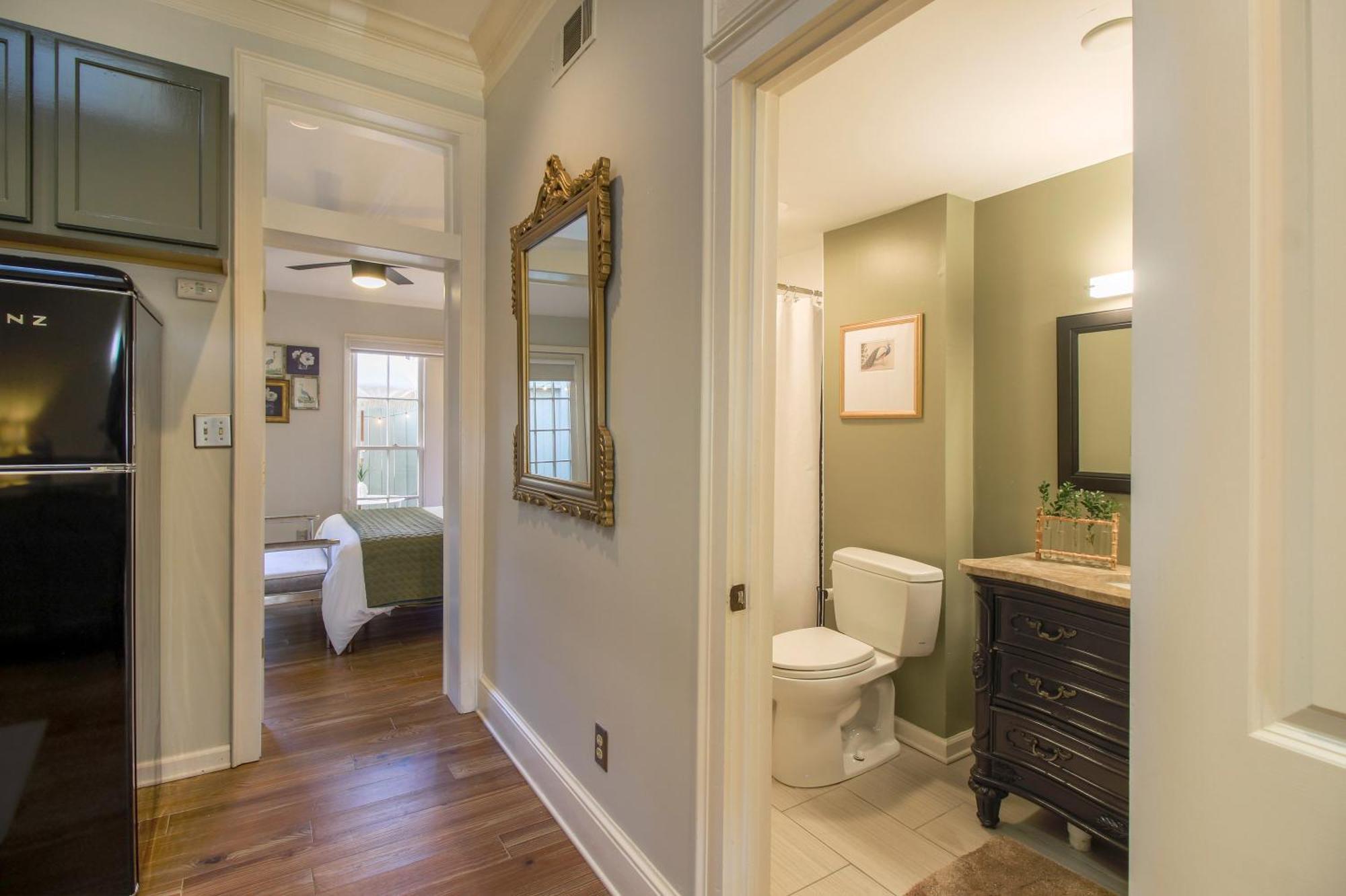 Private Patio Retreat In Charming Downtown Apartamento Savannah Exterior foto