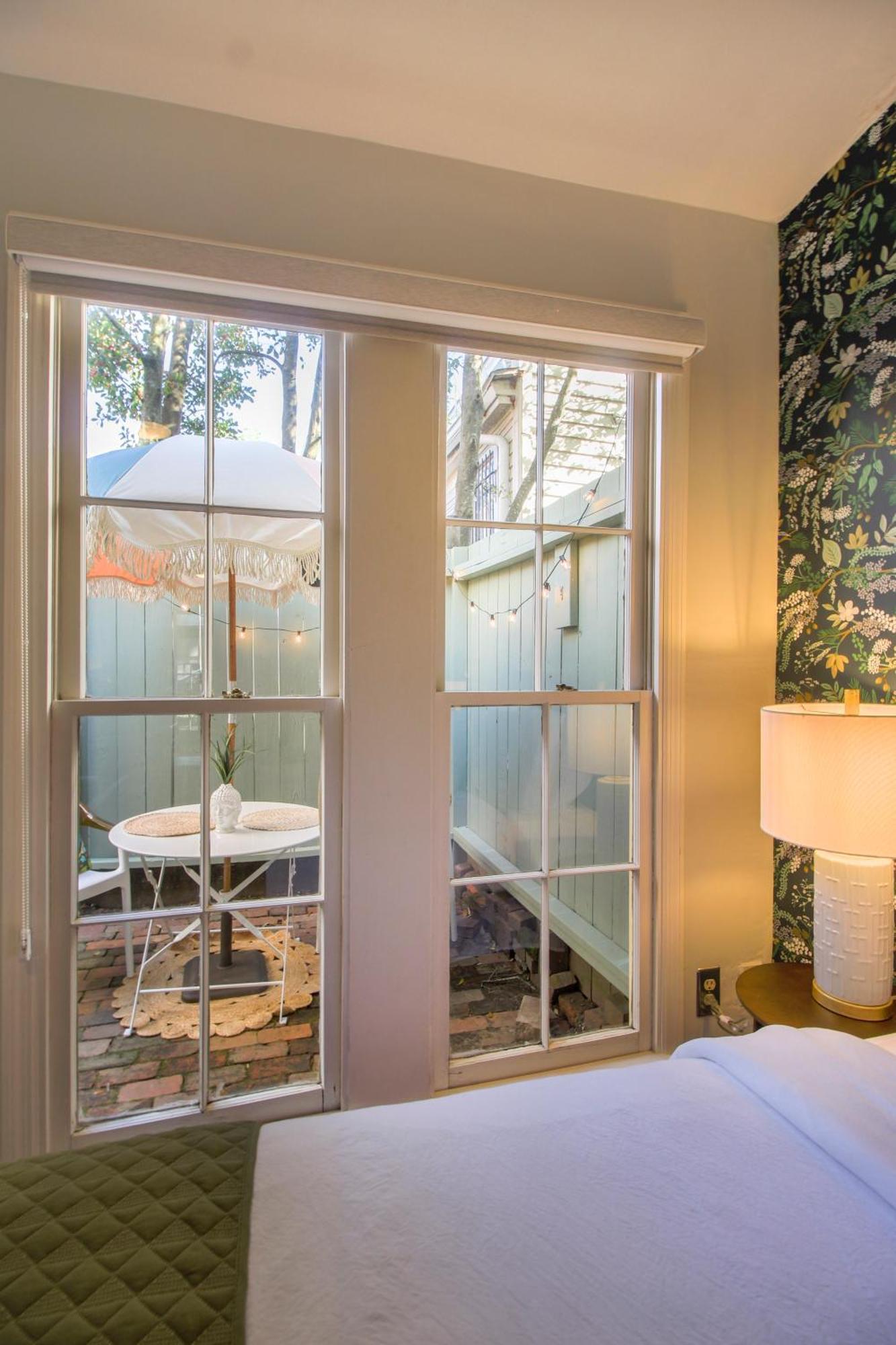 Private Patio Retreat In Charming Downtown Apartamento Savannah Exterior foto