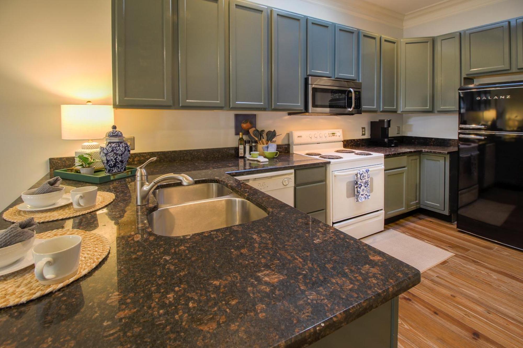 Private Patio Retreat In Charming Downtown Apartamento Savannah Exterior foto
